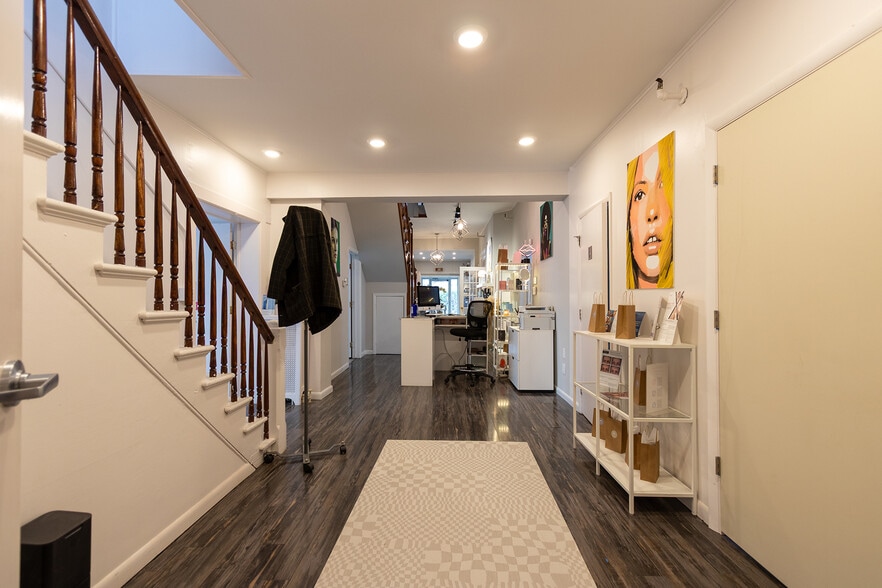 More Photos Of 166 Albany Ave, Kingston Medical For Lease
