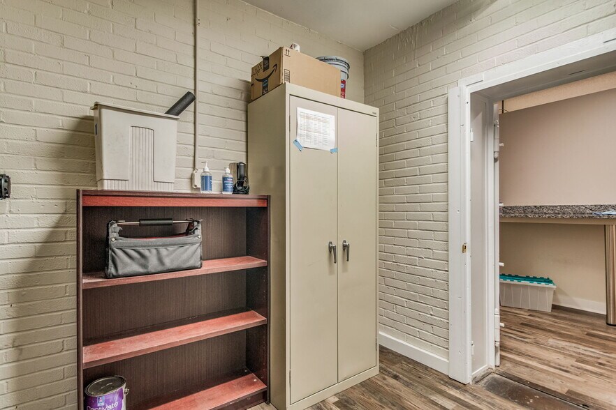 More Photos Of 725 S J St, Pensacola Office Residential For Sale