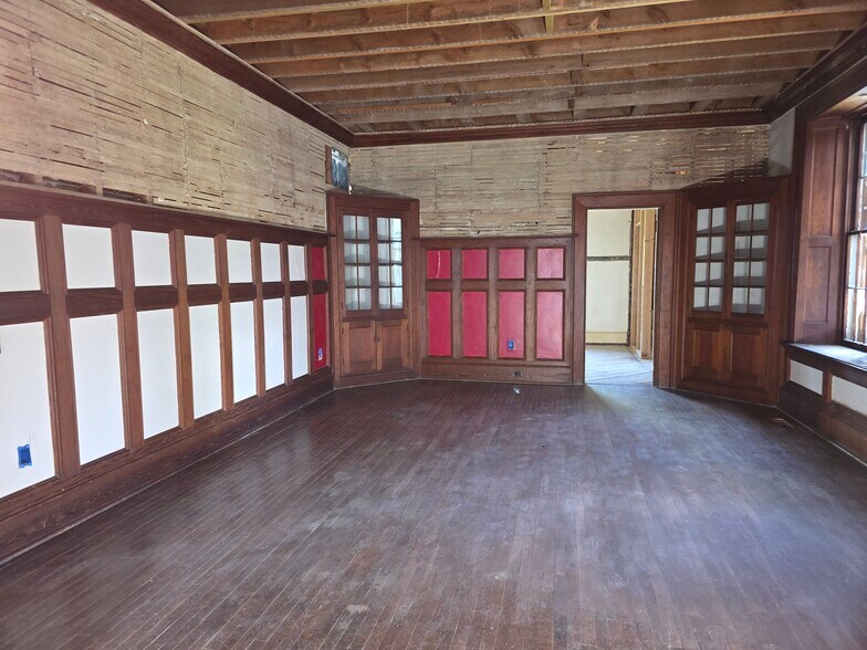 More Photos Of 328 Buckmarsh St, Berryville Flex For Sale