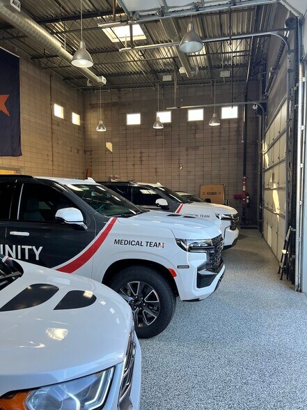 More Photos Of 1437 W Auto Dr, Tempe Showroom For Lease