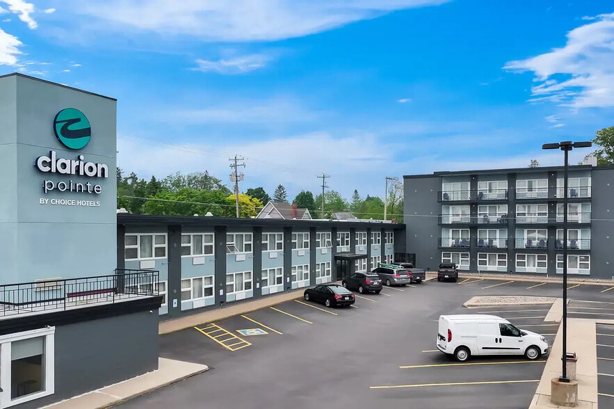 More Photos Of 70 N Stevens St, Rhinelander Hotel For Sale