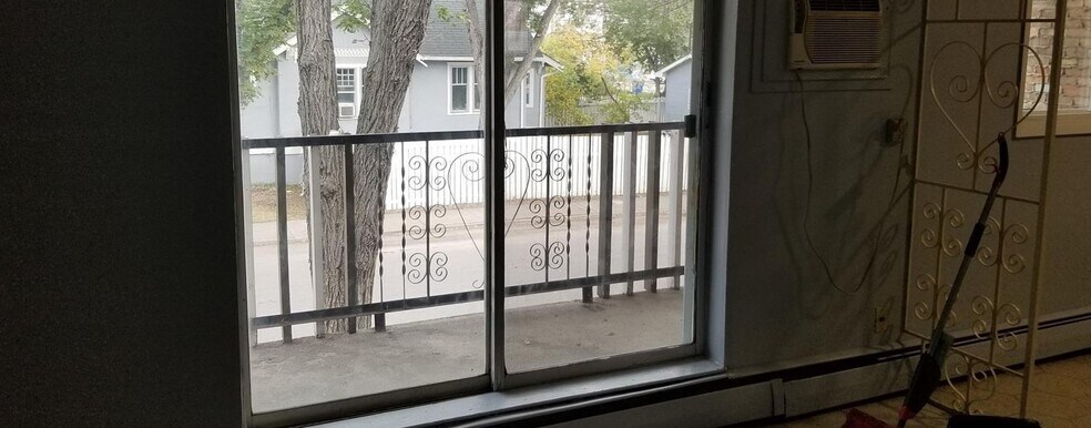 More Photos Of 2010 Ottawa St, Regina Apartments For Sale