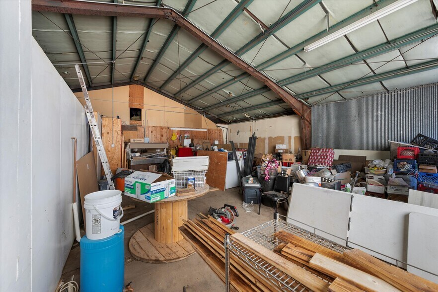 More Photos Of 614 W Central Ave, Wiggins General Retail For Sale