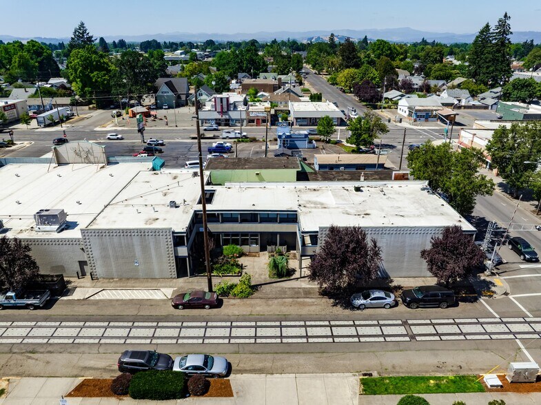 More Photos Of 545-575 Holly St, Junction City Storefront Retail Office For Lease