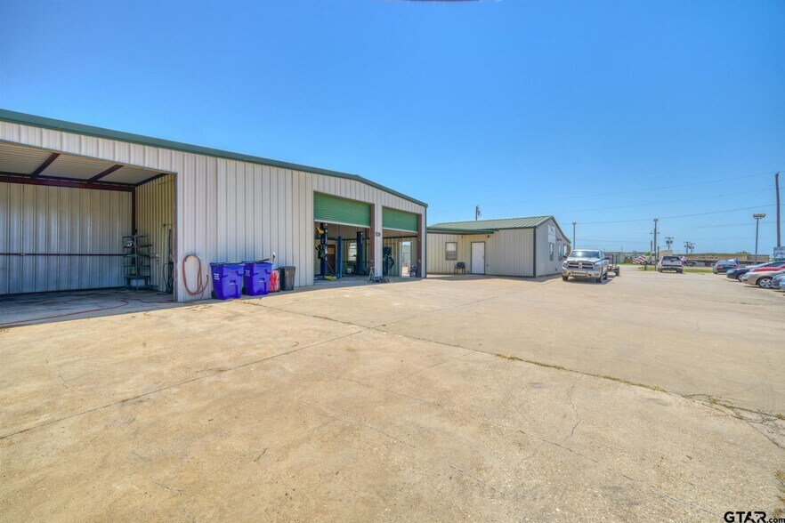 More Photos Of 1504 E Loop 304, Crockett Office For Sale