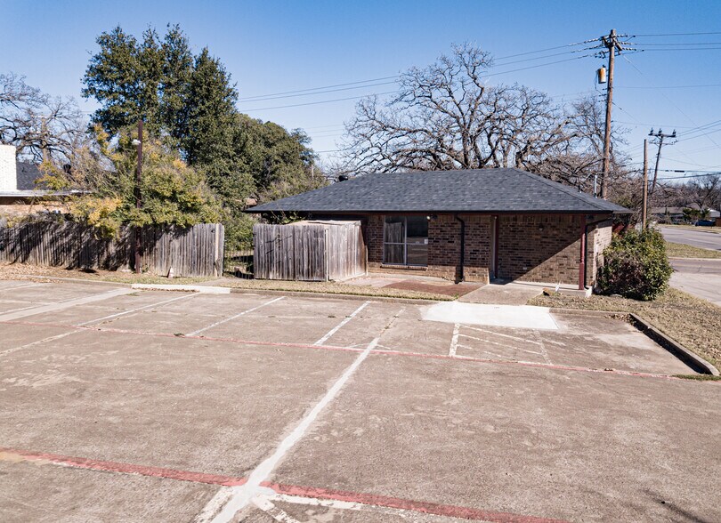 More Photos Of 2105-2107 W Shady Grove Rd, Irving Daycare Center For Sale