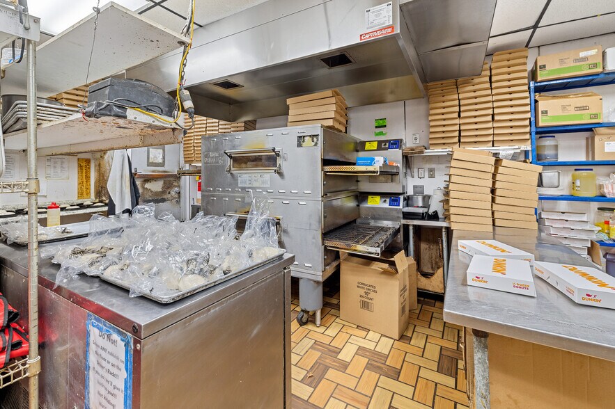 More Photos Of 733 Bedford St, Whitman Restaurant For Sale