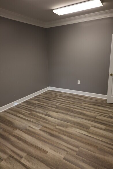 More Photos Of 5480 McGinnis Village Pl, Alpharetta Office For Sale