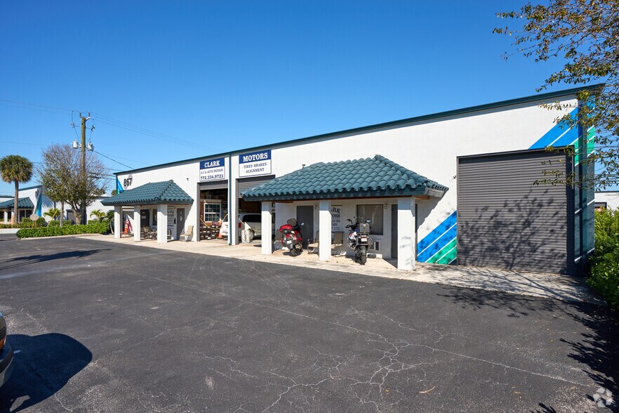 More Photos Of 895 NE Dixie Hwy, Jensen Beach Unknown For Lease