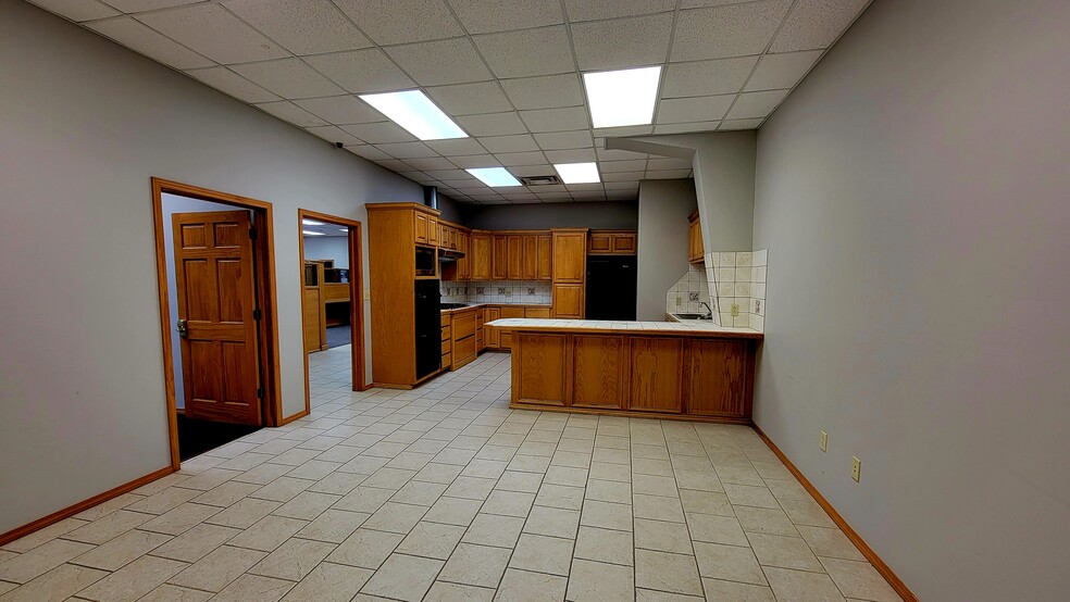 More Photos Of 330 S Mill St, Pryor Office For Sale