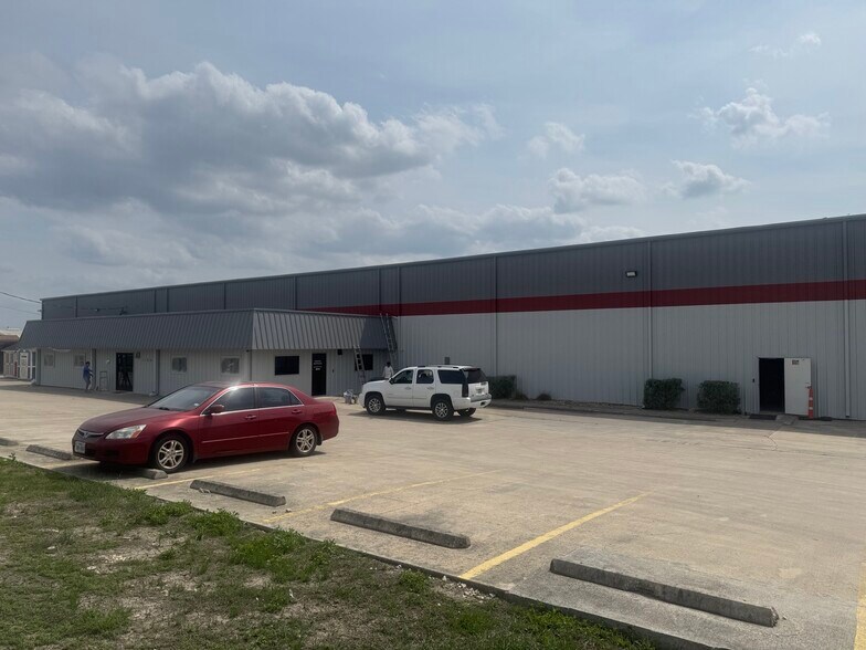 Primary Photo Of 1300 Goforth Rd, Kyle Warehouse For Lease