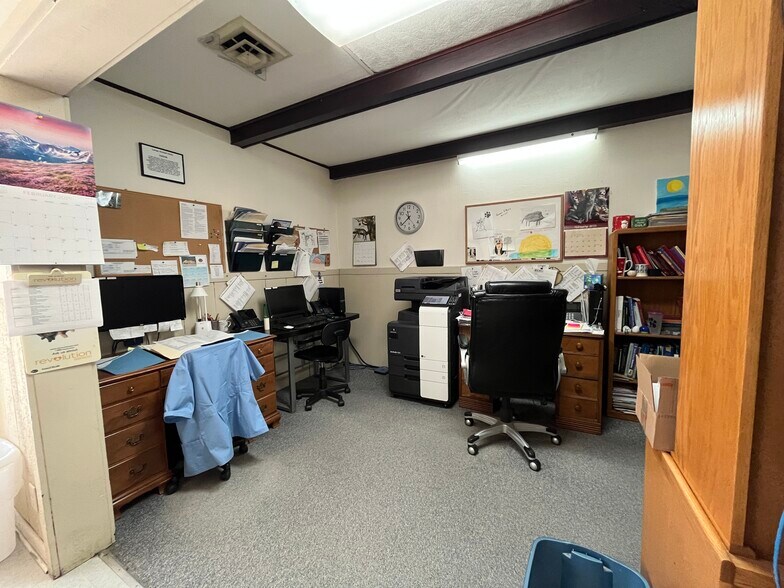 More Photos Of 1305 Black St, Pekin Flex For Sale