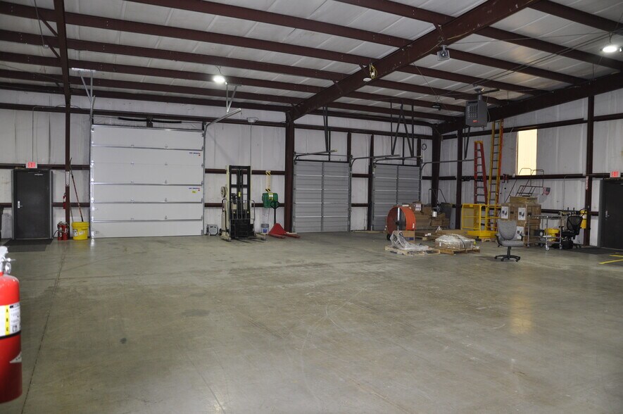 More Photos Of 840 White Hill Rd, Sanford Warehouse For Lease
