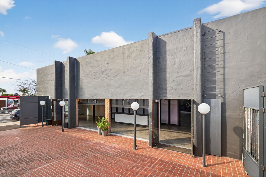 Primary Photo Of 1895 E Main St, Ventura General Retail For Sale