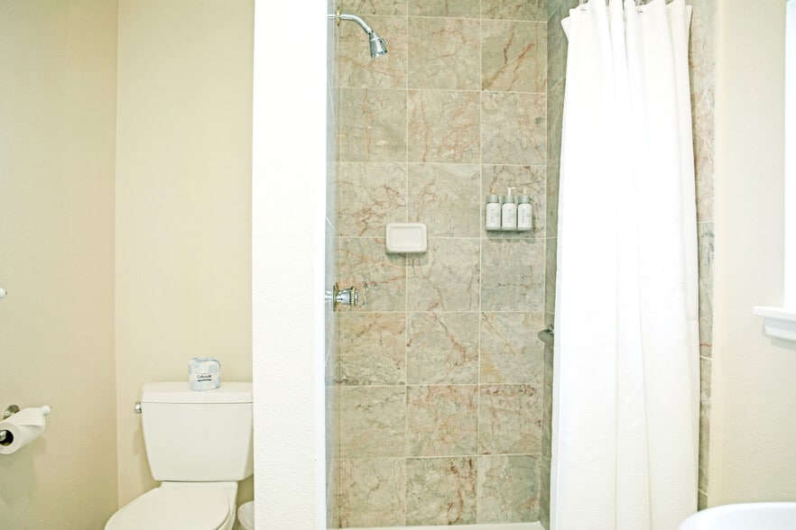 More Photos Of 816 W Main St, Grass Valley Hotel For Sale