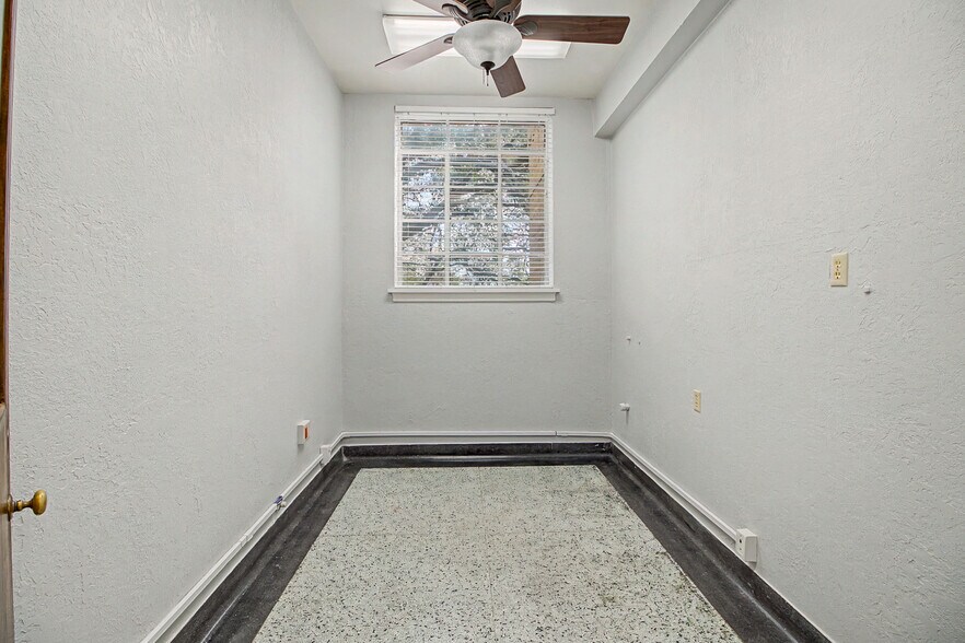 More Photos Of 903 S Texas Ave, College Station Office For Lease