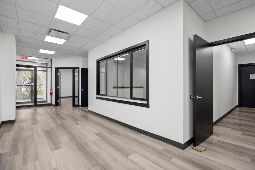 More Photos Of 9941 York Theta Dr, North Royalton Service For Lease