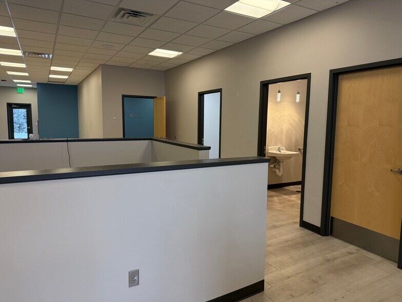 More Photos Of 211 Sioux Point Rd, Dakota Dunes Office For Lease