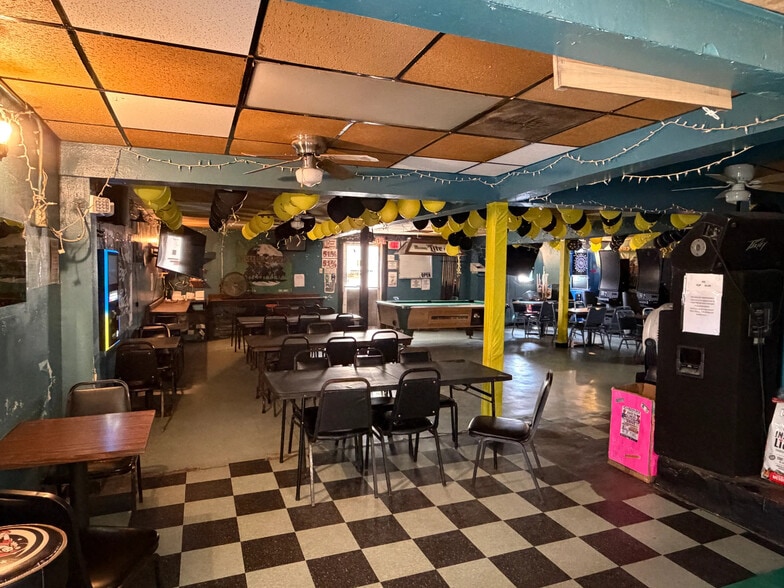 More Photos Of 303 Bellinger St, San Antonio Bar For Sale