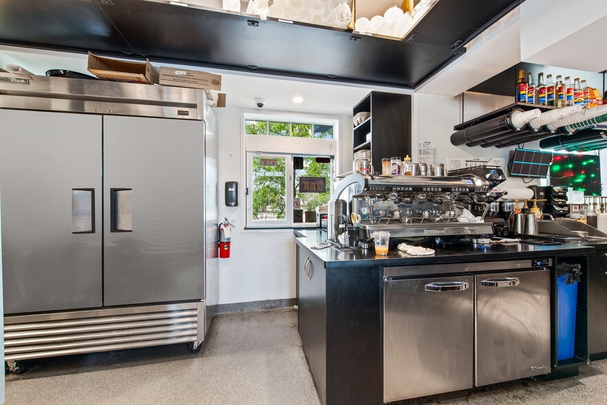 More Photos Of 2690 N Andrews Ave, Wilton Manors Freestanding For Sale