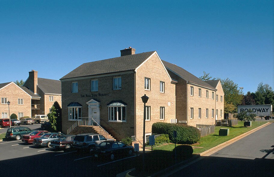 More Photos Of 3921-3951 University Dr, Fairfax Office For Lease