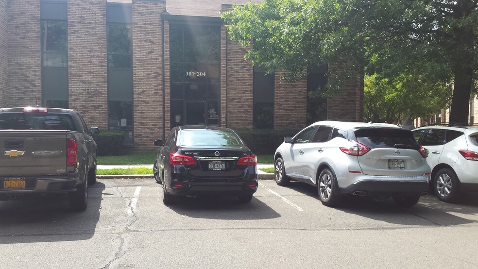 More Photos Of 55 Old Nyack Tpke, Nanuet Office Residential For Lease