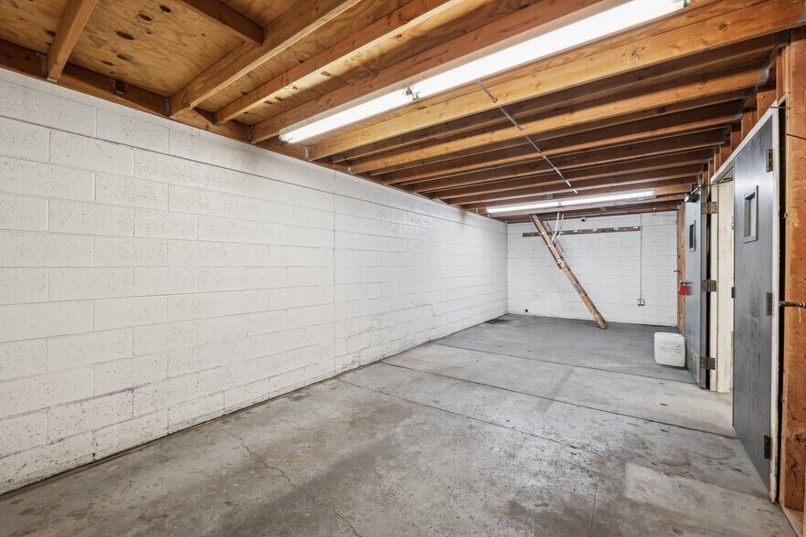 More Photos Of 3207 S Hardy Dr, Tempe Warehouse For Sale