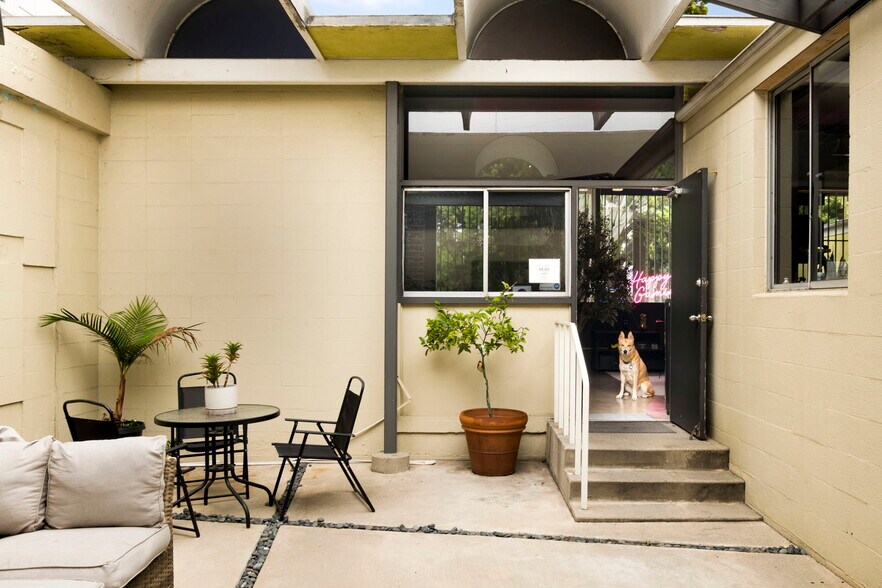 More Photos Of 5200 Venice Blvd, Los Angeles Loft Creative Space For Sale