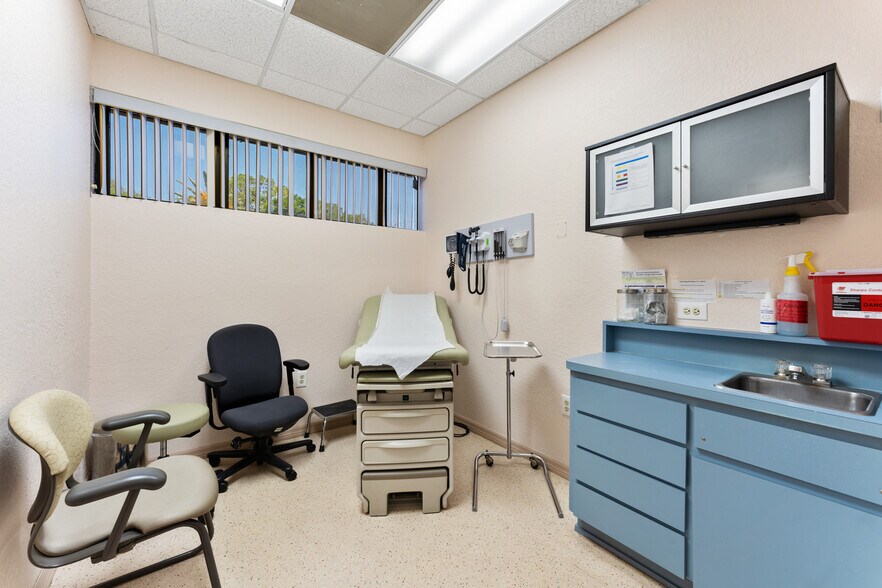 More Photos Of 3820 Tampa Rd, Palm Harbor Medical For Lease
