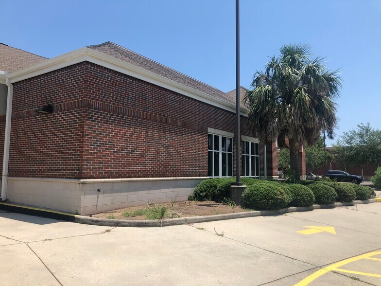 More Photos Of 810 W Esplanade Ave, Kenner General Retail For Sale