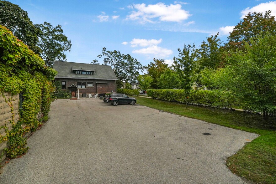 More Photos Of 530 S Union St, Traverse City Medical For Sale