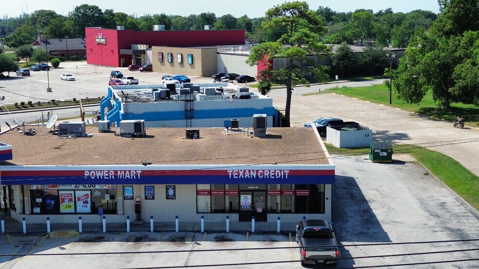 More Photos Of 1601 N Alexander Dr, Baytown Storefront For Lease