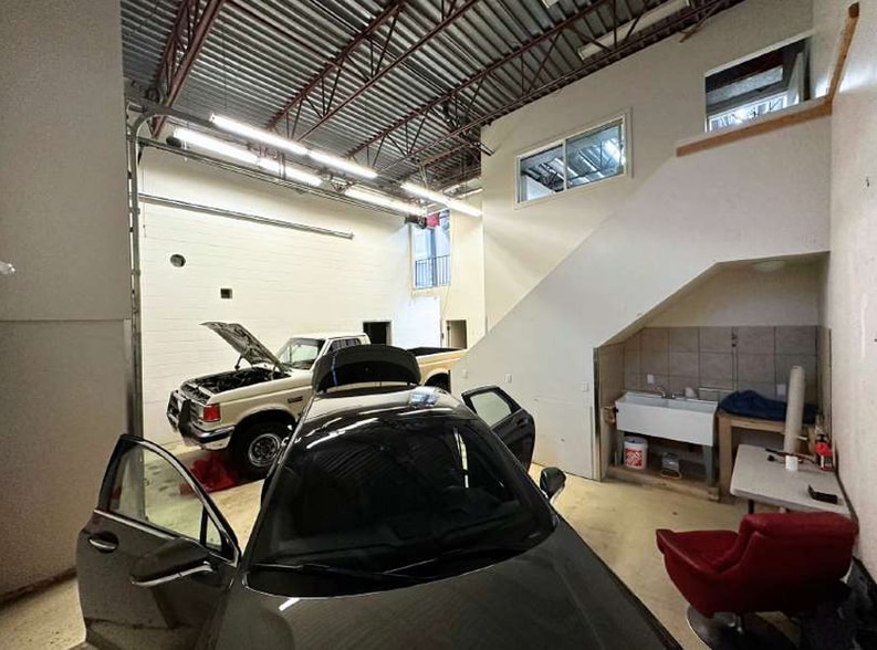 More Photos Of 1496-1498 Rupert St, North Vancouver District Warehouse For Sale