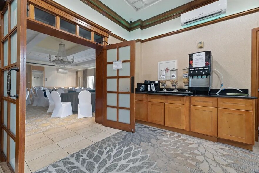 More Photos Of 30 Minue St, Carteret Hotel For Lease