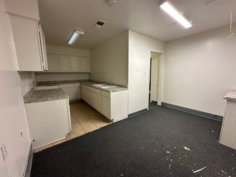 More Photos Of 6628 Crestway Dr, San Antonio Flex For Sale