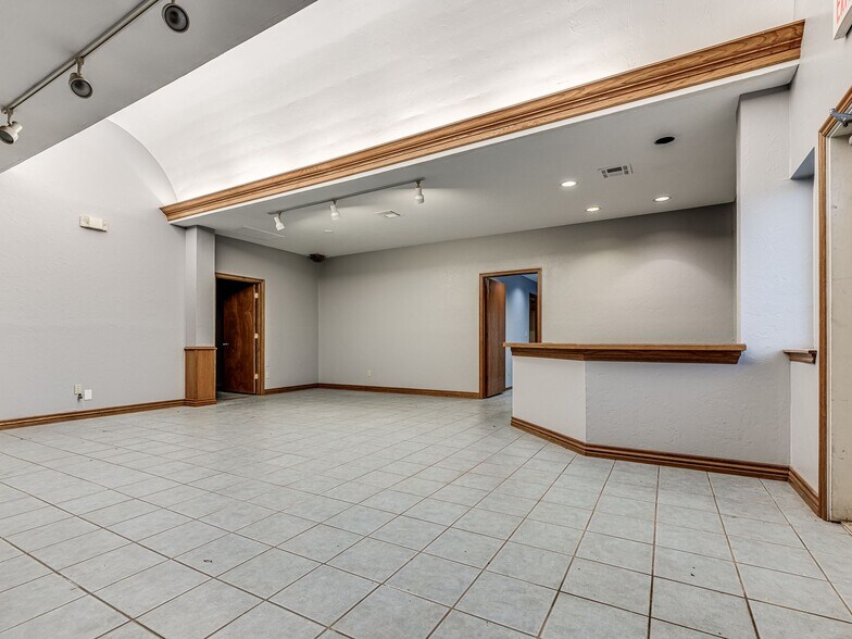 More Photos Of 2317 S Eastern Ave, Oklahoma City Warehouse For Lease