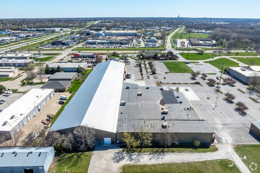More Photos Of 2100 NW 100th St, Clive Health Club For Lease