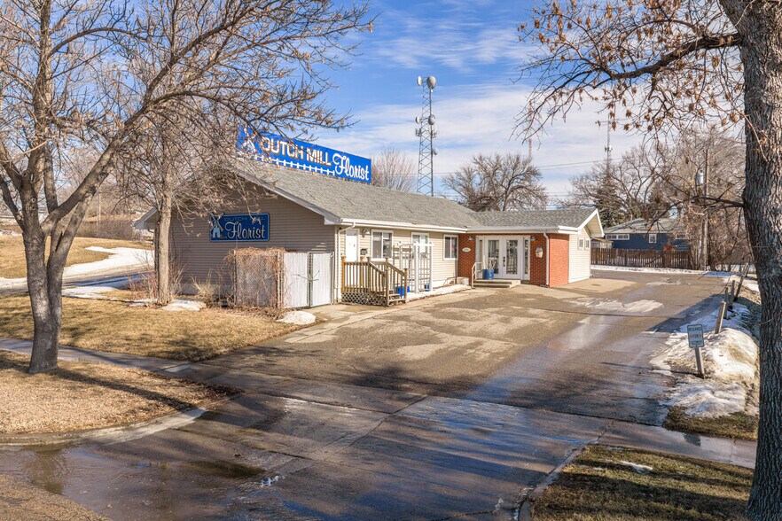 Primary Photo Of 1731 N 13th St, Bismarck General Retail For Sale