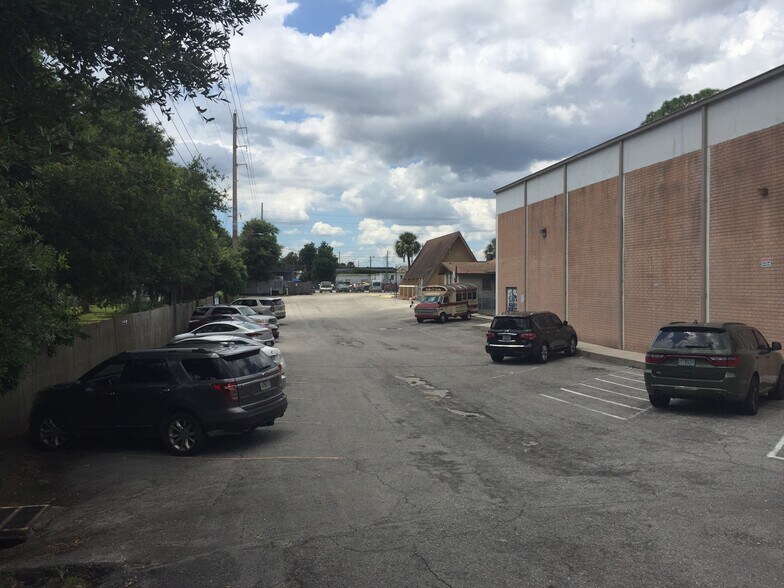 More Photos Of 6612 Arlington Expy, Jacksonville Schools For Lease