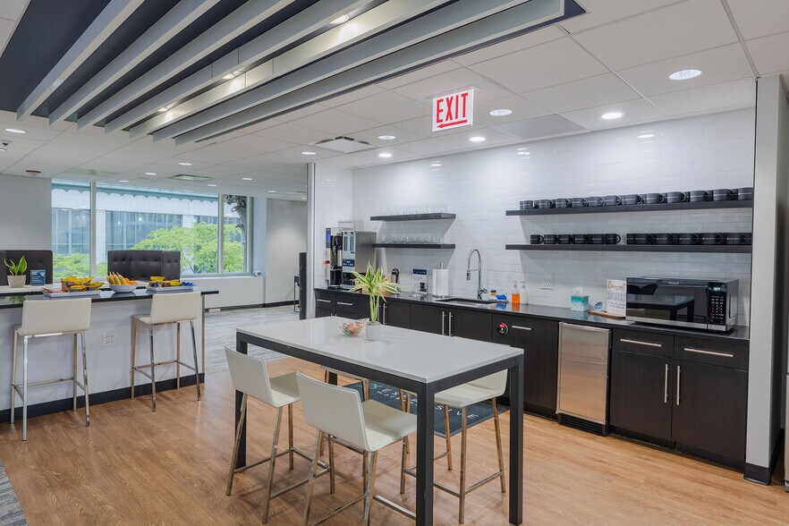 More Photos Of 605 N Michigan Ave, Chicago Coworking Space
