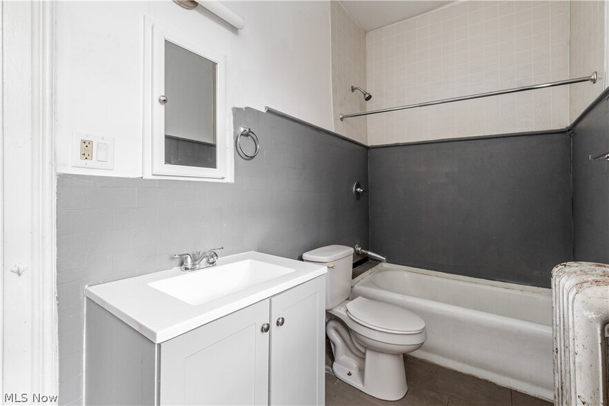 More Photos Of 320 Woodlawn Ave, Zanesville Apartments For Sale