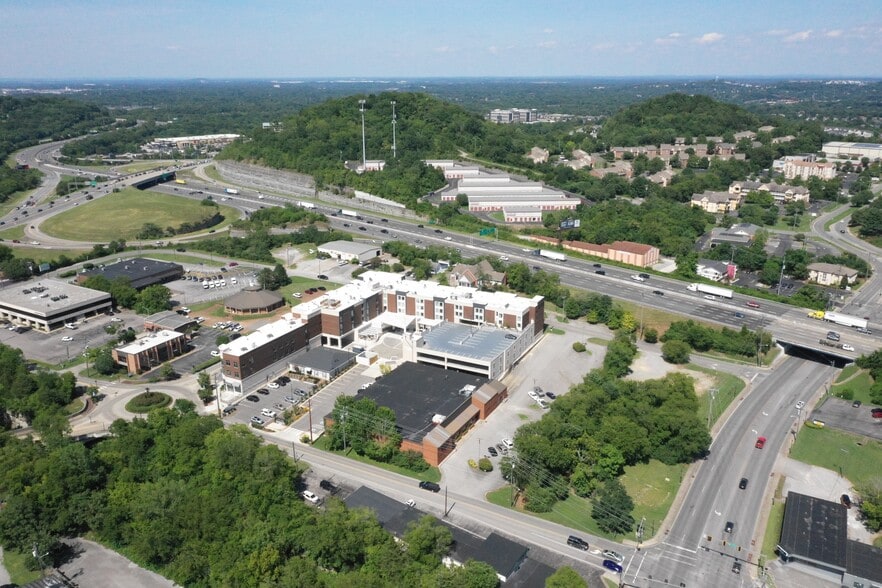More Photos Of 144 Wilson Pike, Brentwood Freestanding For Lease
