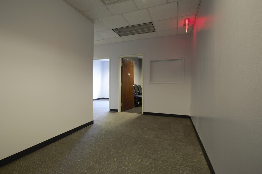 More Photos Of 306 E Randol Mill Rd, Arlington Office For Lease