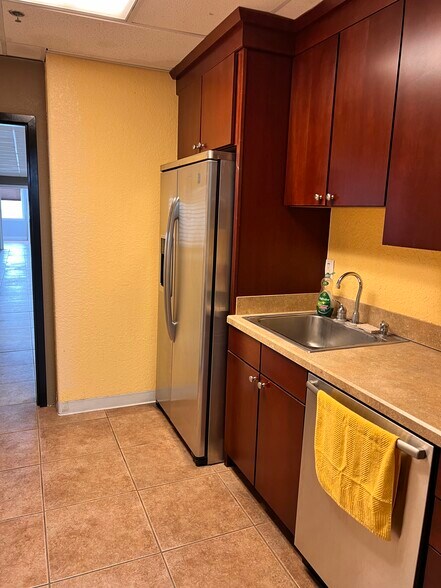 More Photos Of 500 W Orange Blossom Trl, Apopka Manufacturing For Sale