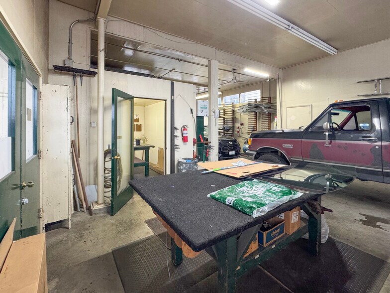 More Photos Of 833 E 1st St, Port Angeles General Retail For Sale