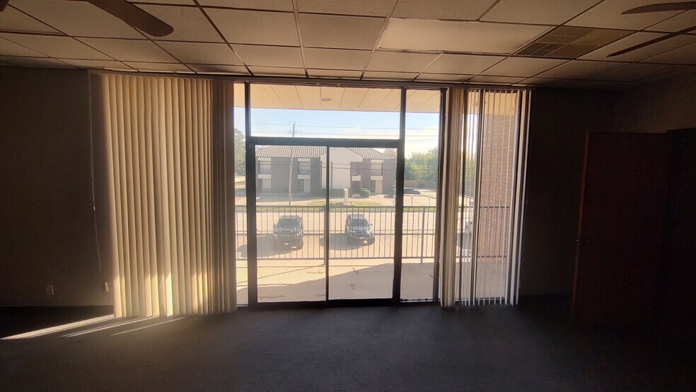 More Photos Of 1225 N Logan St, Texas City Office For Lease