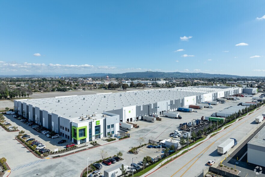 More Photos Of 4200-4250 Shirley Ave, El Monte Distribution For Lease