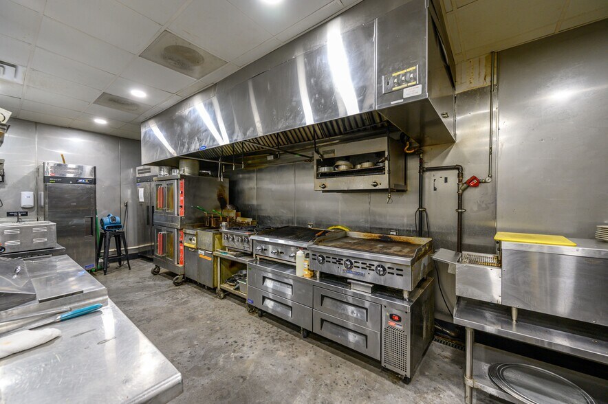 More Photos Of 1721 S Armstrong Ave, Denison Restaurant For Sale