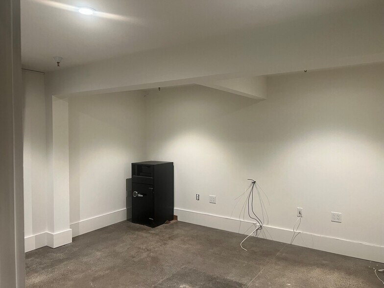 More Photos Of 709 California Blvd, Napa Service For Sale
