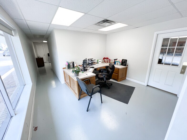 More Photos Of 311 E Illinois Ave, Midland Office For Sale